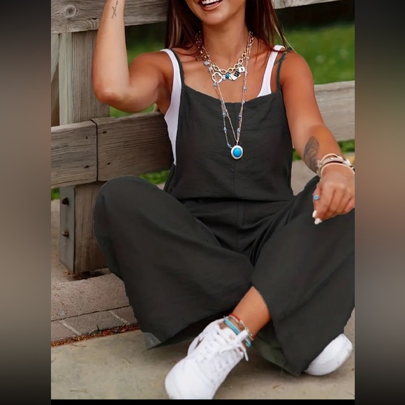 Black wide leg jumpsuit overalls romper - NWT - Picture 3 of 6